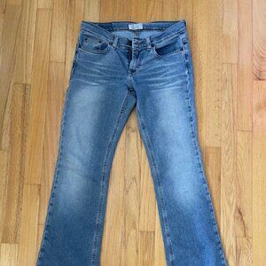 American Eagle Low-Rise Jeans, size 6 Regular, Stretch
